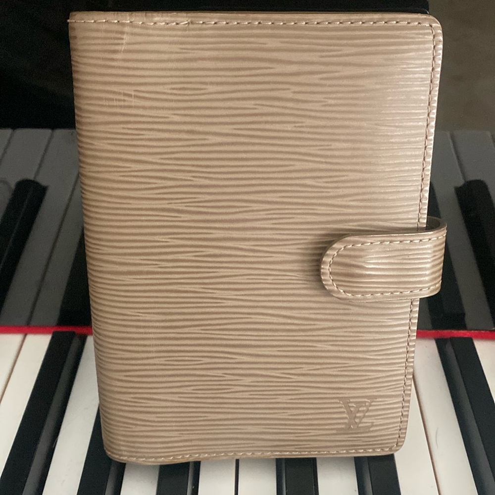 RARE Louis Vuitton Gray Epi PM Agenda